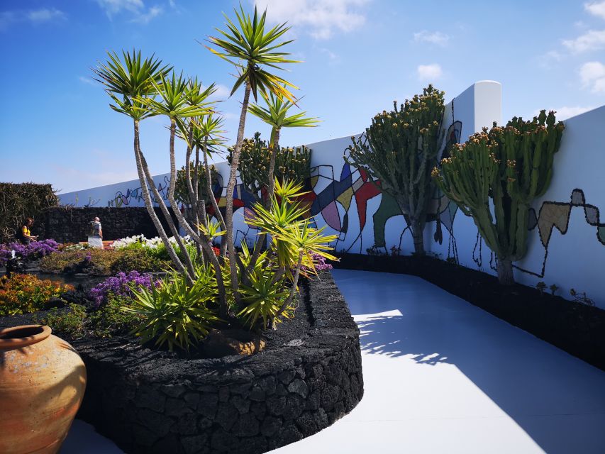 Lanzarote: César Manrique Foundation and Teguise Market - Common questions