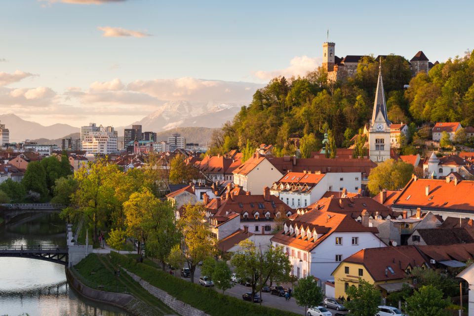 Ljubljana: First Discovery Walk and Reading Walking Tour - Common questions