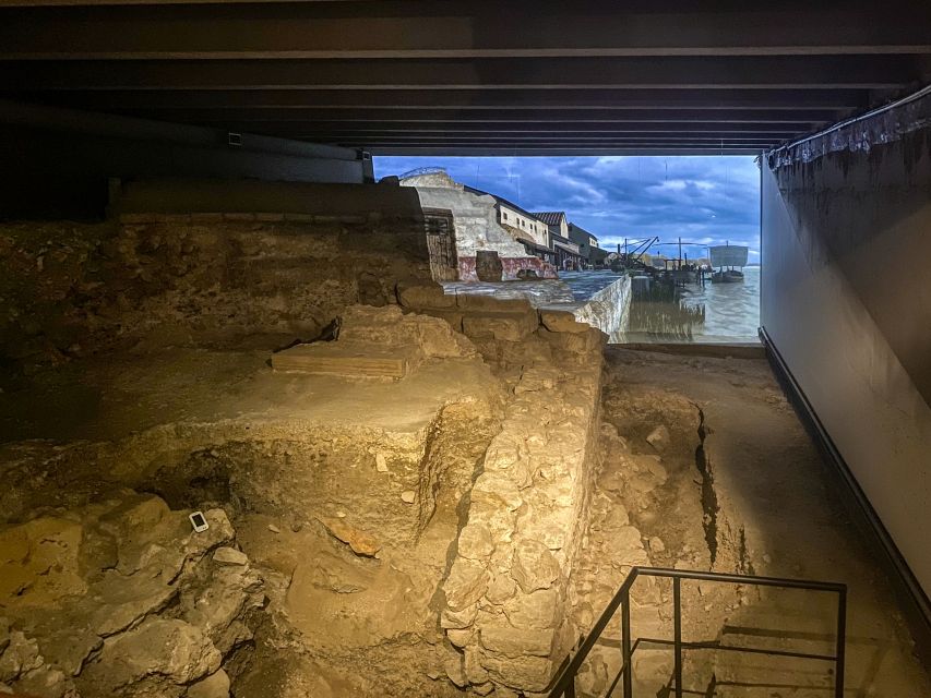 Paris: Notre Dame Outdoor Walking Tour With Crypt Entry - Common questions