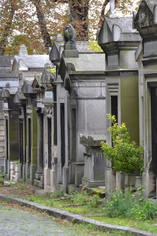 Paris: Pere Lachaise Cemetery Guided Tour in French - Last Words