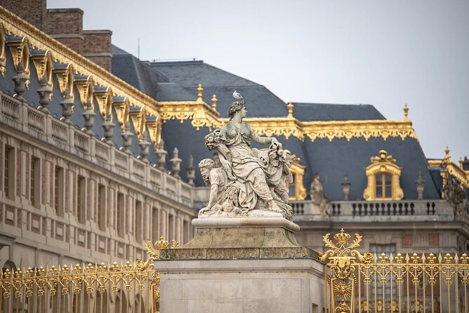 Paris Vintage Car Tour With Louvre & Versailles and CDG Transfers