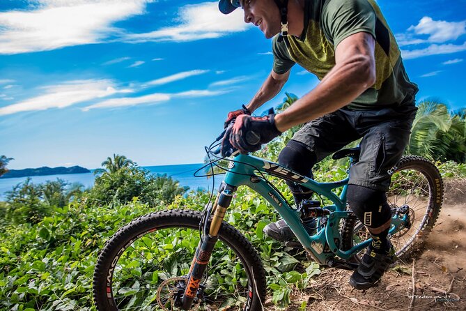 SINGLETRACK MOUNTAIN BIKE - Guided Through the Jungle - Post-Ride Relaxation