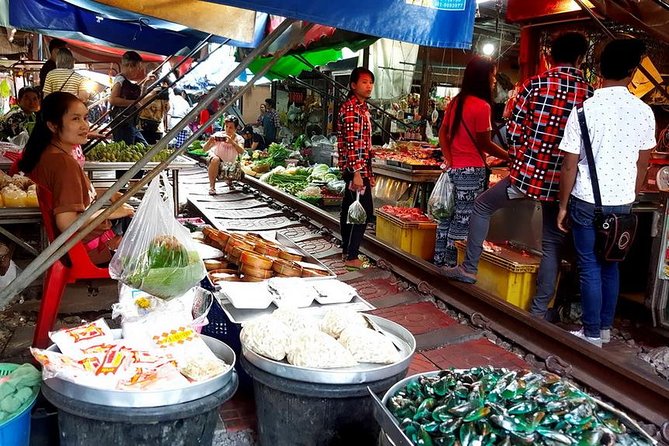 Train Market, Floating Market, Grand Palace and Wat Pho - Day Trip - Common questions