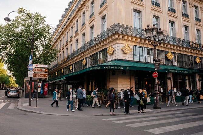 1.5 Hour Private Tour in Paris in a Classic Citroën