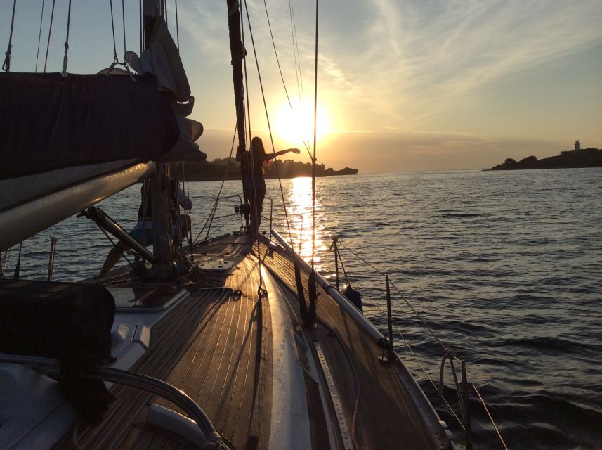 Alcudia: Romantic Sailing Trip With Diner for 2 - Common questions