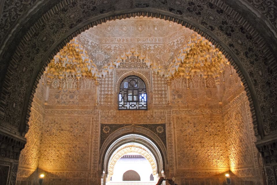 Alhambra & Nasrid Palace: Private Tour With Tickets - Directions