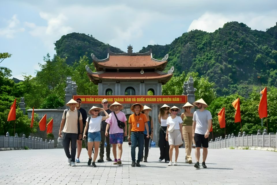 Bai Dinh Pagoda, Trang an Bamboo Boat, Buffet Lunch, Cycling - Common questions