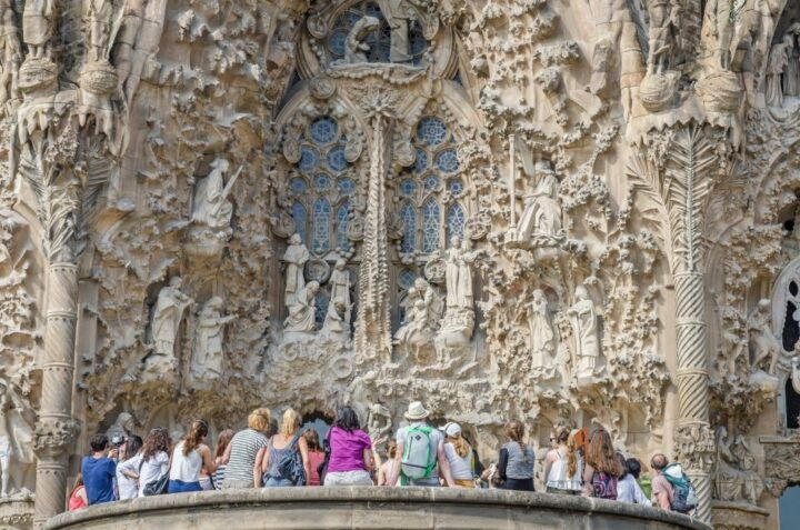 Barcelona: Sagrada Familia Fast Track Guided Tour - Tour Highlights