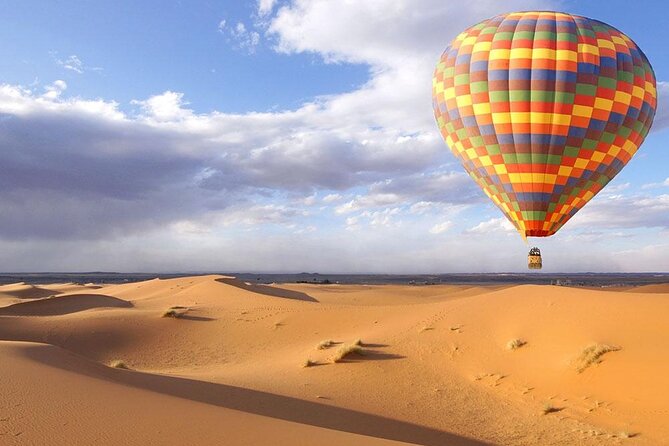 Best Hot Air Balloon Ride, Vintage Land Rover Ride & Breakfast and Falcon Show - Common questions