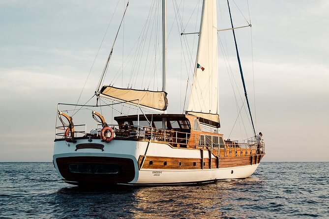Cabo San Lucas Luxury Sailing Yacht and Dinner With a Chef - Common questions