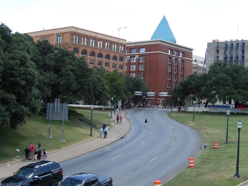 Dallas: JFK Assassination Highlights Walking Tour - Directions and Tips