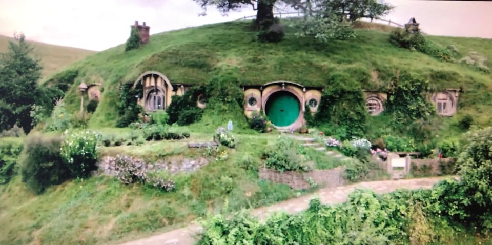 From Auckland: Hobbiton and Waitomo Day Tour With Lunch - Tour Inclusions