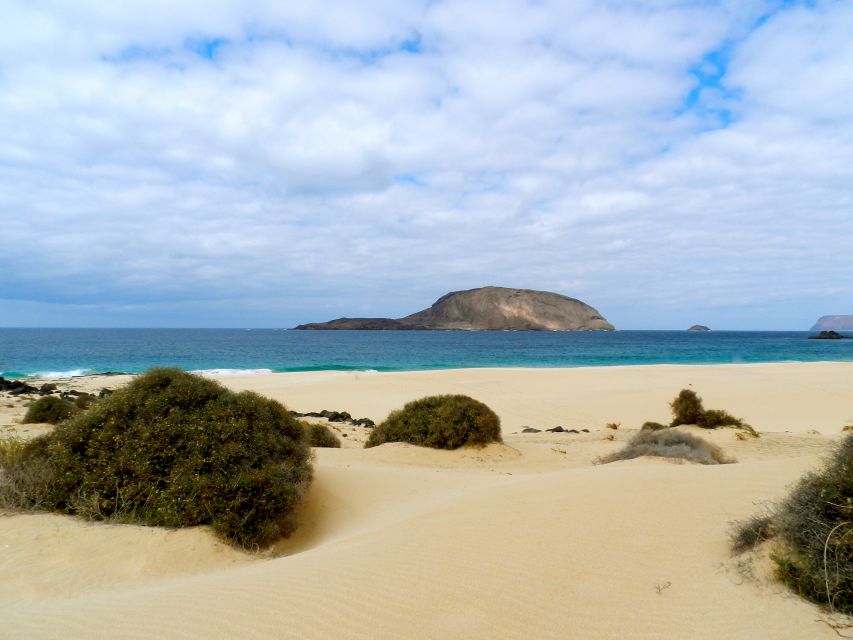 Lanzarote: Return Ferry to La Graciosa With Bus Pickup - Common questions