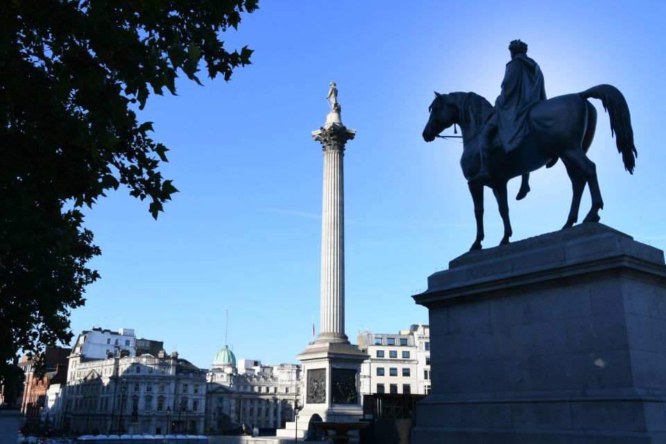 London: Top 15 Sights Walking Tour and London Dungeon Entry - St. Pauls Cathedral