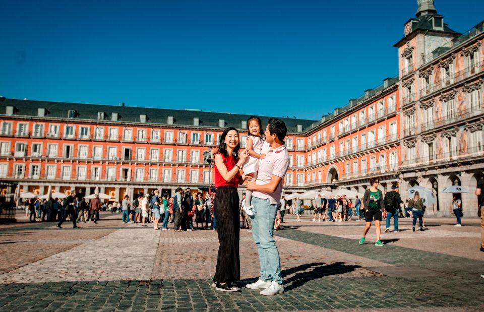Madrid: Personal Travel and Vacation Photographer - Common questions