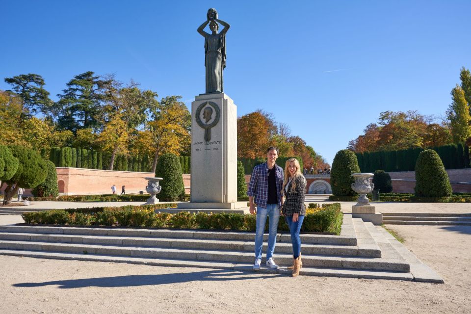 Madrid: Private Photoshoot at the Retiro Park - Community and Activities