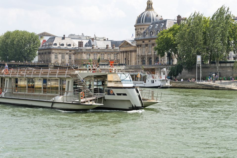 Paris: 1-Hour Sightseeing Cruise and Bistro Lunch - Common questions