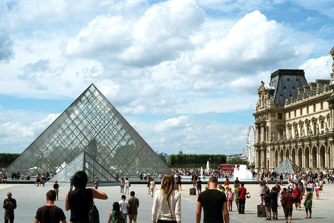 Paris: 2-HOUR LOUVRE MUSEUM GUIDED TOUR - Meeting Point