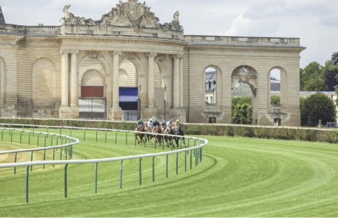 Paris: Chantilly Castle Private Transfer for 3 People - Package Discount