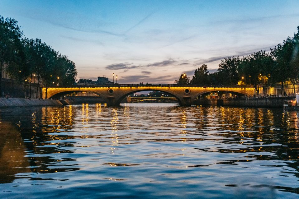 Paris: Seine River Sightseeing Cruise With 3-Course Dinner - Common questions