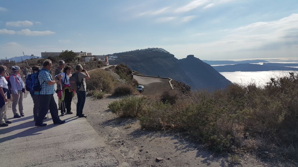 Santorini: Caldera Hiking Tour From Fira to Oia - Navigating the Tour Route