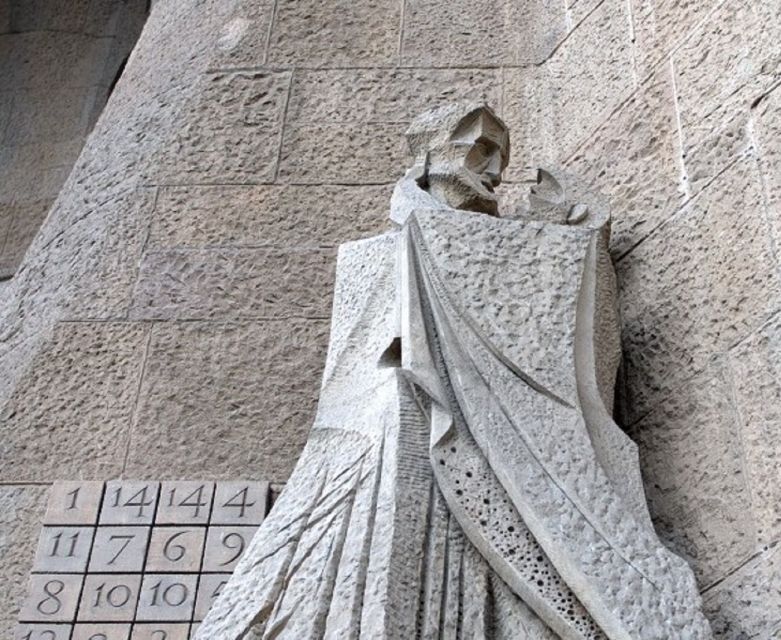Barcelona: Sagrada Familia Tour of the Facades in German - Additional Information