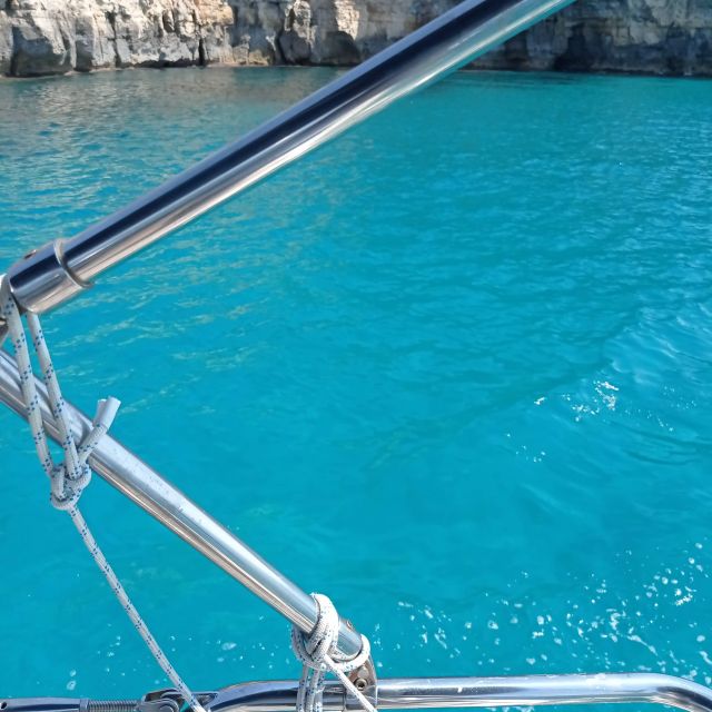 Mallorca: Cala Vella Boat Tour With Swiming, Food, & Drinks - Common questions