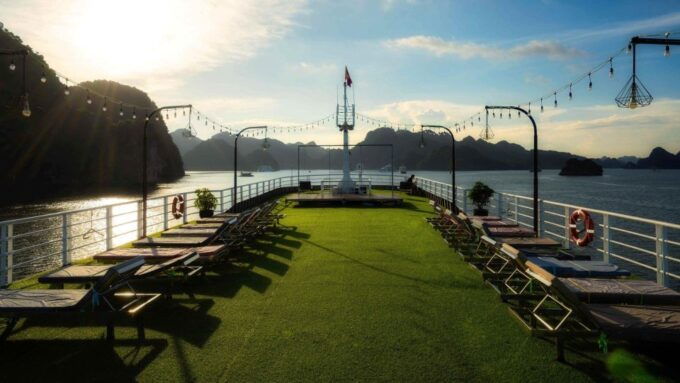 New 2 Day 1 Night on 5 Star Cruise in Halong Bay With Meals - Day 2 Itinerary