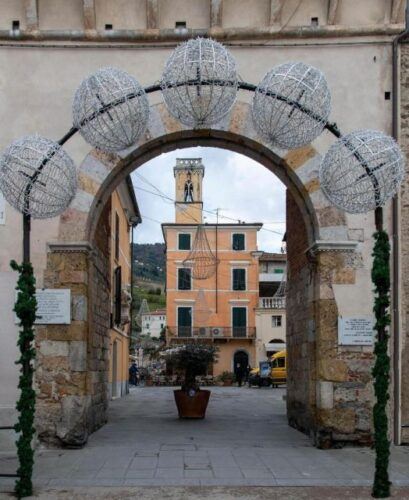 Pietrasanta: SIGHTSEEN TOUR WITH PRIVATE PHOTOGRAPHER - Common questions