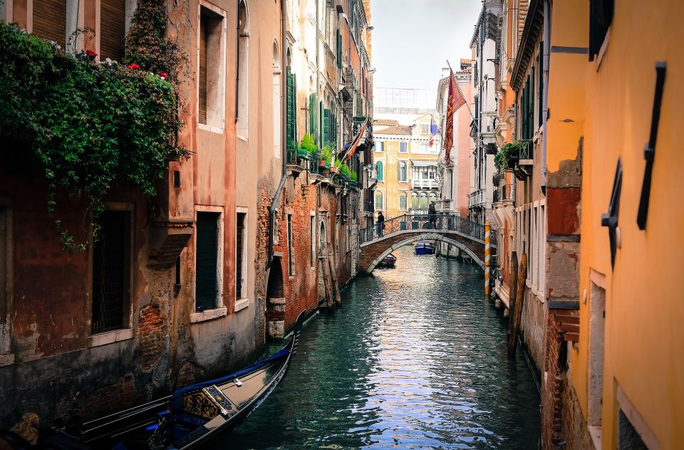 Venice: Off the Beaten Path Private Gondola Ride - Common questions