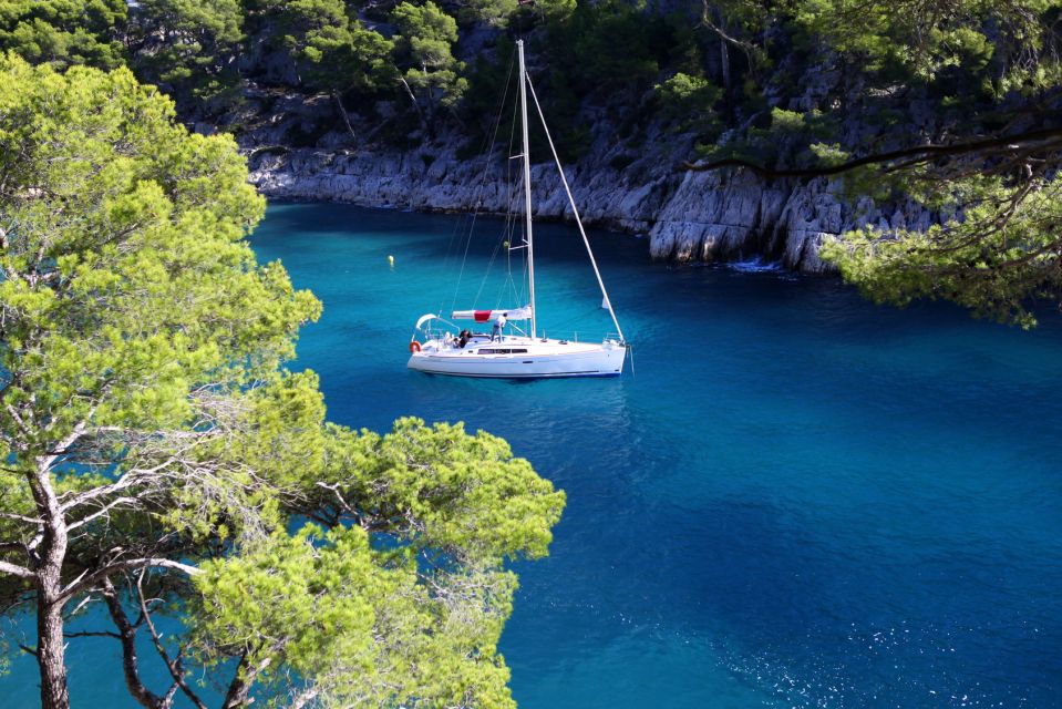 Aix-en-Provence: Cassis Boat Ride and Wine Tasting Day Tour - Key Points