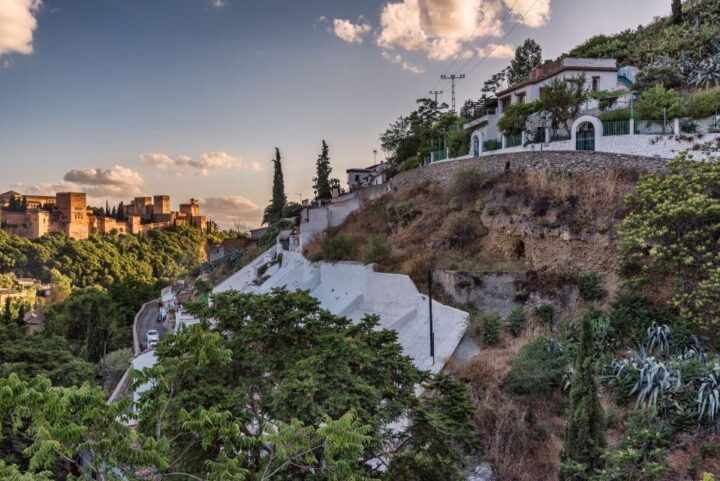 Albaicin and Sacromonte Evening Walking Tour - Key Points