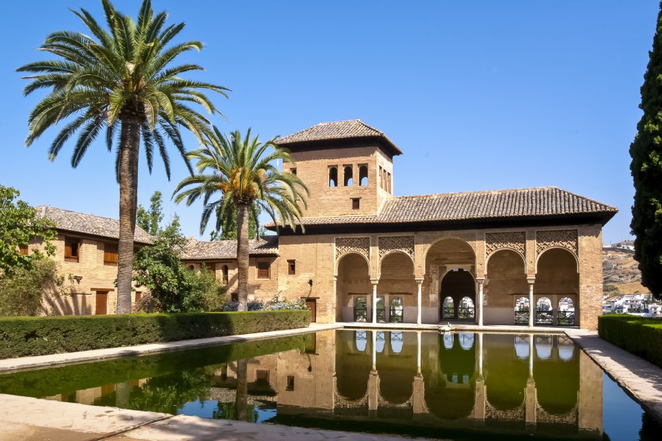 Alhambra & Nasrid Palace: Private Tour With Tickets - Key Points