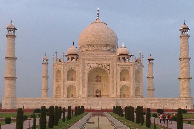 Amazing Taj and Fort - Key Points