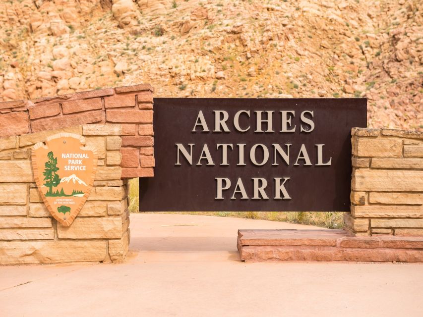 Arches National Park: Driving Tour With Audio Guide - Key Points