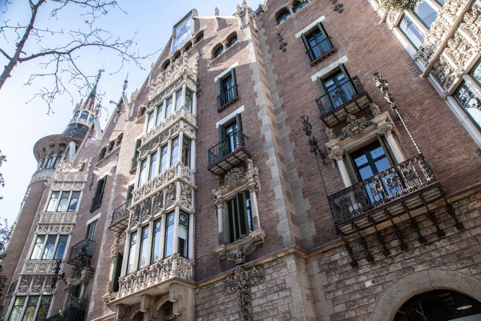 Barcelona Architecture Walking Tour With Casa Batlló Upgrade - Key Points