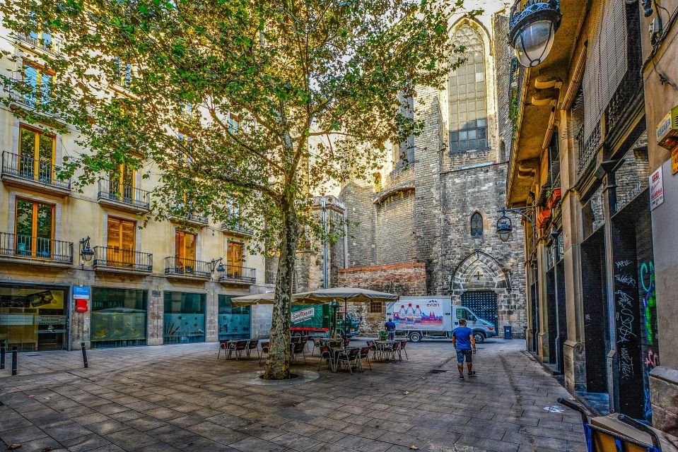barcelona gothic quarter historic guided walking tour Barcelona - Gothic Quarter Historic Guided Walking Tour