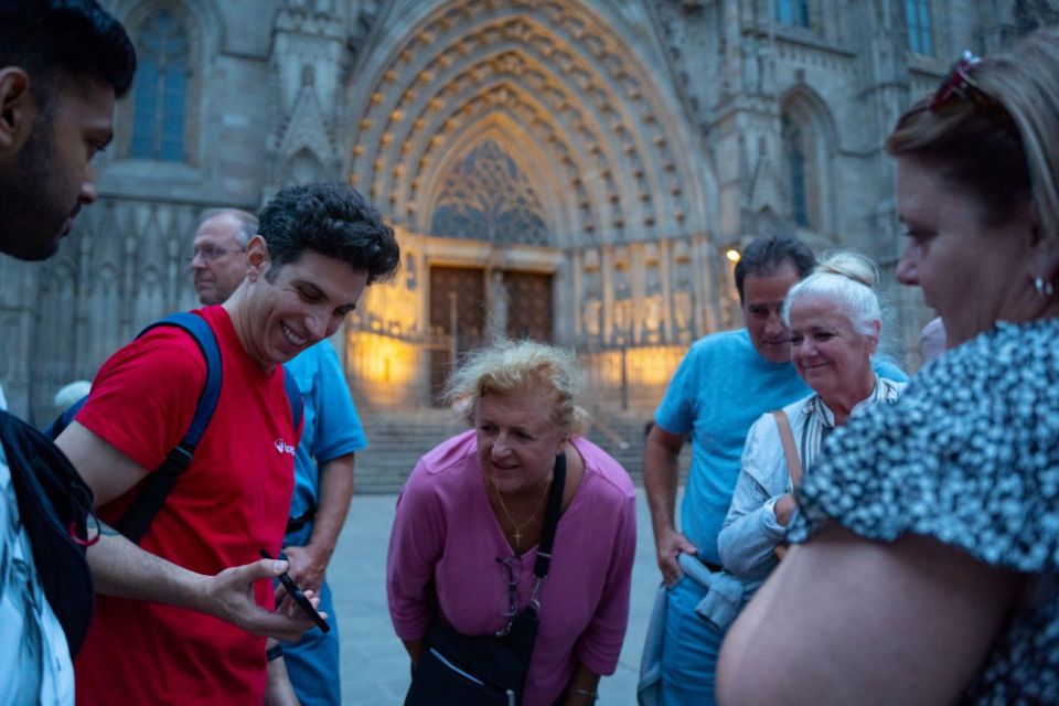 barcelona old town evening tour with tapas and drinks Barcelona: Old Town Evening Tour With Tapas and Drinks