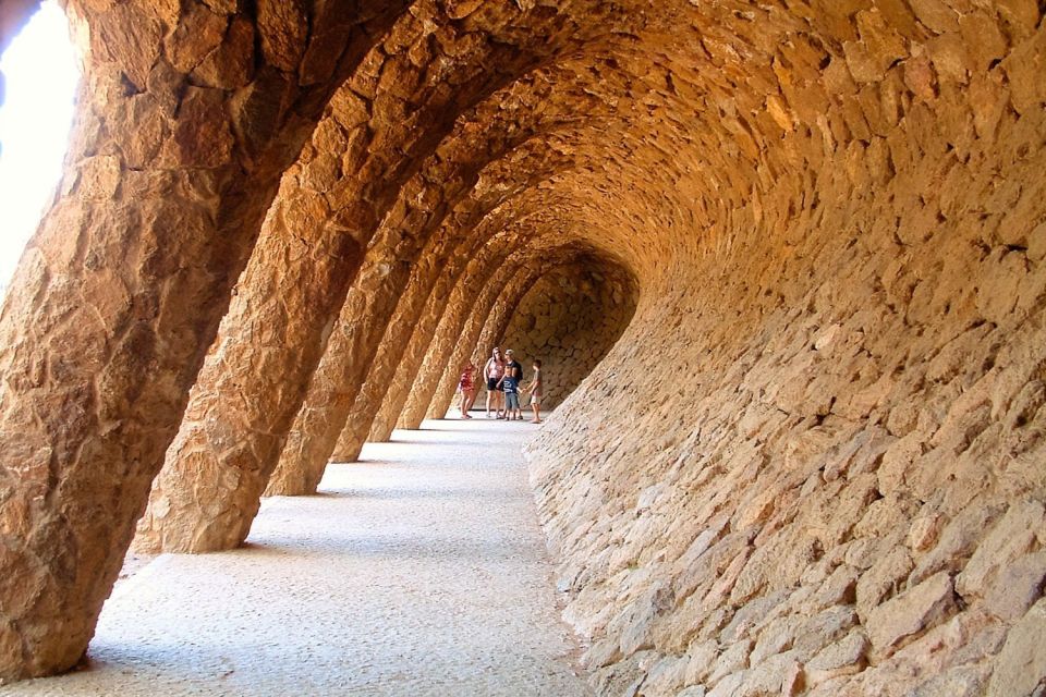 Barcelona & Park Güell: Private Half-Day Tour With Pickup - Key Points