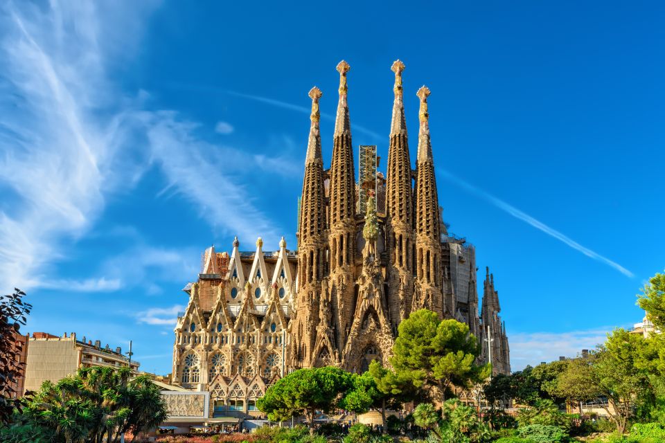 Barcelona: Private 2-Hour Sagrada Familia Tour for Seniors - Key Points