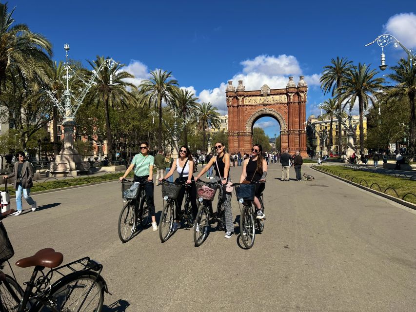 Barcelona: Private E-Bikes Tour / Electric Scooter - Key Points