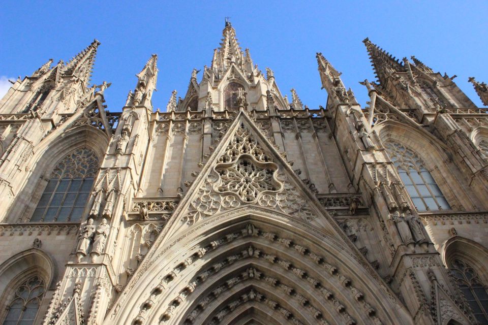 Barcelona: Private Exclusive History Tour With Local Expert - Key Points