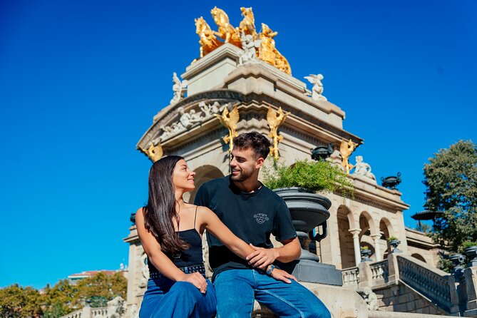 Barcelona: Professional Photoshoot Outside Arc De Triomf - Key Points