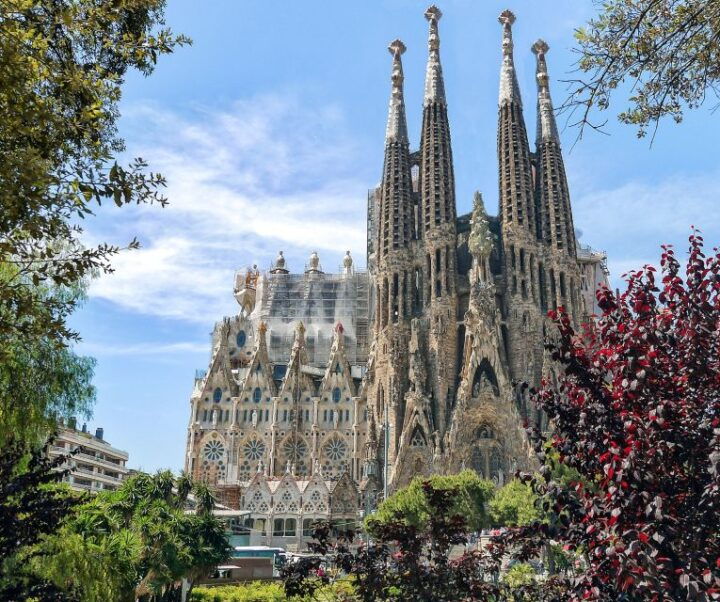 Barcelona: Sagrada Família Skip the Line Tour & Entry Ticket - Key Points