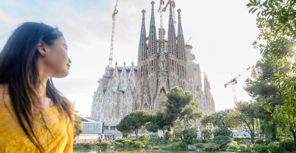 Barcelona: Sagrada Familia Tour & Optional Tower Visit - Key Points