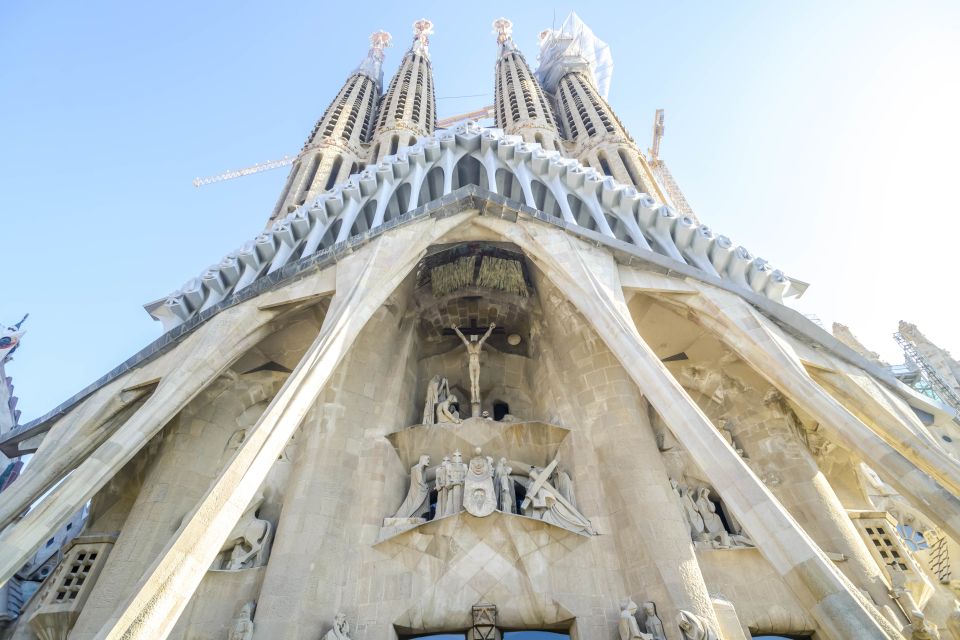 Barcelona: Sagrada Familia Tour With Optional Tower Access - Key Points