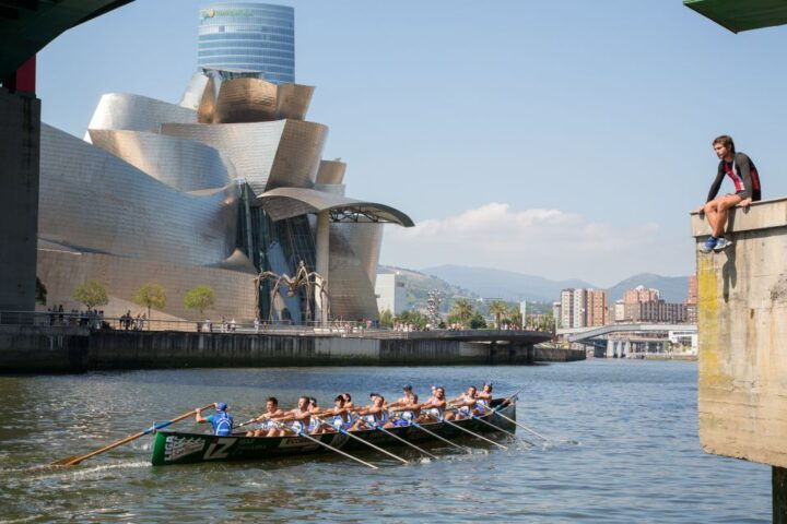 Bilbao City Tour From San Sebastian - Key Points