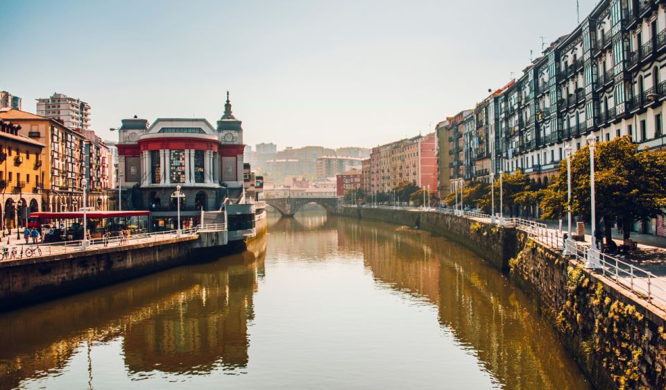 Bilbao Private Walking Tour: History, Guggenheim, Pintxos - Key Points