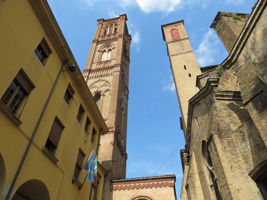 Bologna: Walking In-App Audio Tour on Your Phone (ENG) - Key Points