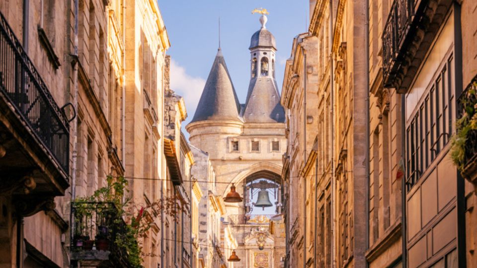 Bordeaux : Discovery Stroll and Reading Walking Tour - Key Points